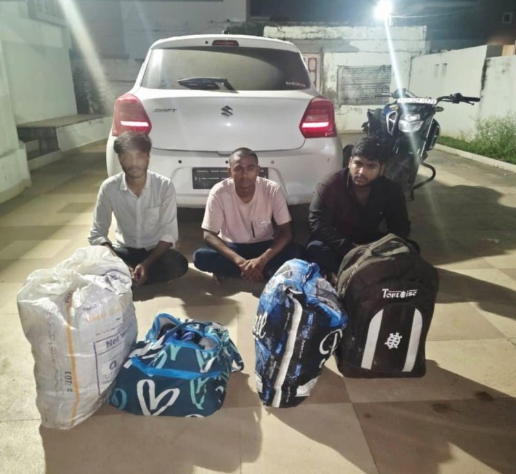  ઊના તાલુકાના પાલડી ગામ પાસે જિલ્લા લોકલ ક્રાઇમ બ્રાન્ચ પોલીસ એ રૂપિયા 3,90,700/ ના મુદામાલ સાથે 215બોટલ ઈંગ્લીશ દારૂ નો જથ્થો સાથે ત્રણ આરોપી ને પકડી ગુના મા સંડોવાયેલ ચાર આરોપી સામે ગુનો નોંધ્યો