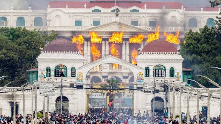 નેપાળમાં સૈન્યએ મોરચો સંભાળ્યો : કાઠમંડુમાં વ્યાપક અરાજકતા