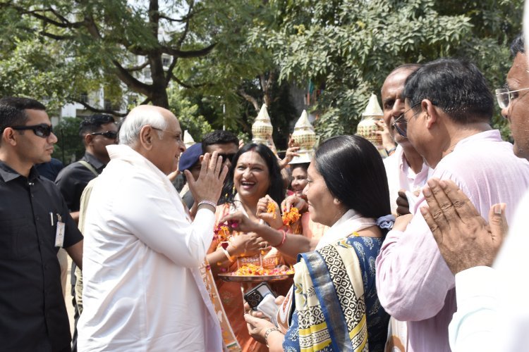 મુખ્યમંત્રી  ભૂપેન્દ્ર પટેલે અખંડ ભારતના શિલ્પી સરદાર વલ્લભભાઈ પટેલની 150મી જન્મ જયંતિ અંતર્ગત બારડોલીથી સોમનાથ સુધીની યોજાઈ રહેલી સરદાર સન્માન યાત્રા ગાધીનગર આવી પહોંચતા યાત્રાનું સ્વાગત તથા સરદાર સાહેબની ભાવ વંદના કરી