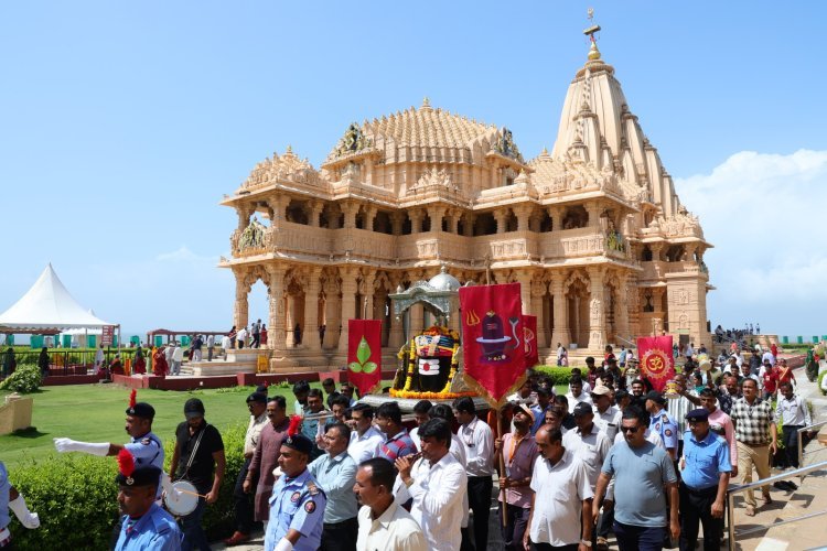 સોમનાથ ટ્રસ્ટના અધ્યક્ષ નરેન્દ્રભાઈ મોદીના જન્મદિવસ નિમિત્તે સોમનાથ મંદિર સાથે જોડાઈને રાજ્યની તમામ સંસ્કૃત પાઠશાળાના 4500 થી વધુ ઋષિકુમારો અને ગુરુજનોએ મંત્રોચ્ચારથી આઆશીર્વાદ પાઠવ્યા