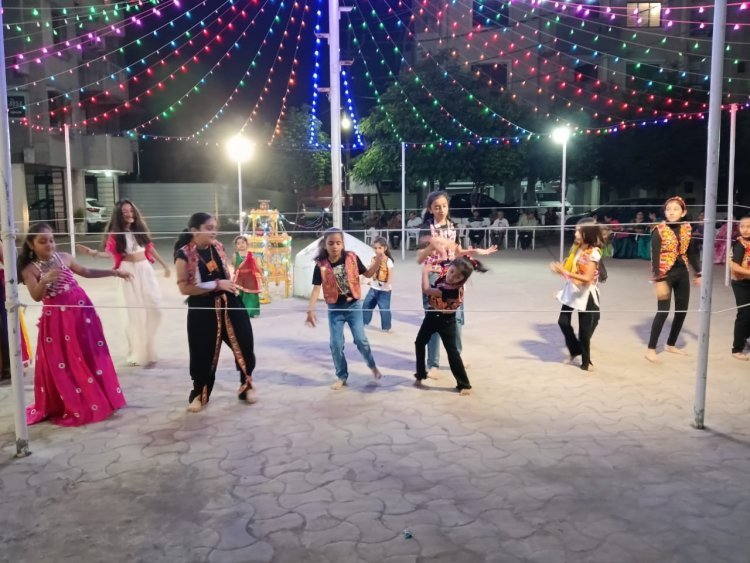 જૂનાગઢમાં રાસ-ગરબાની રમઝટ સાથે નવરાત્રીનો રંગ જામ્યો.