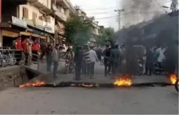 PoK માં હજારો લોકો રસ્તા પર ઉતરતા સેનાનું ફાયરિંગ, ઈન્ટરનેટ સેવા બંધ