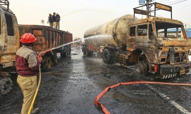 જયપુર - અજમેર હાઈવે પર ટેન્કર - ટ્રક વચ્ચે ભયાનક ટક્કર : ૩૦૦ એલપીજી સિલિન્ડર ફાટયા