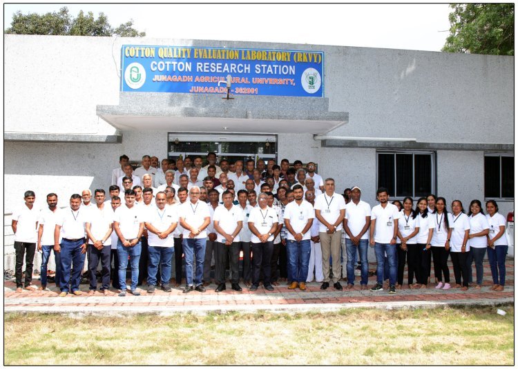 “જંતુનાશક પ્રતિકારક વ્યવસ્થાપન: ગુલાબી ઈયળનું જંતુનાશક પ્રતિકારક વ્યવસ્થાપન” ઉપર ખેડૂત તાલીમ કાર્યક્રમ યોજાયો