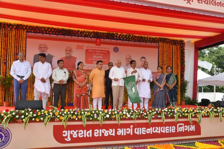 ગુજરાતના નાગરિકોની પરિવહન સેવા-સુવિધામાં થયો વધારો, મુખ્યમંત્રી શ્રી ભૂપેન્દ્ર પટેલે નાગરિકોની સેવામાં નવીન ૨૦૧ એસ.ટી. બસોને લીલી ઝંડી આપી ગાંધીનગરથી પ્રસ્થાન કરાવ્યું
