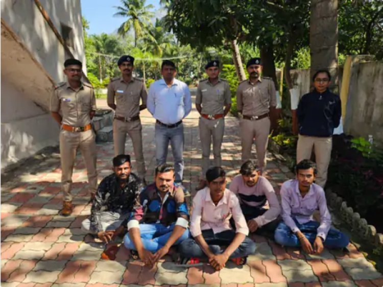 વિડીયોની લાલસામાં ગિરનાર પર પગથિયાં છોડી શોર્ટકટથી જોખમી ટ્રેકિંગ કરી જીવ જોખમમાં મુકતા 5 યુવાનોને વનવિભાગે રૂ. 10,000નો દંડ ફટકાર્યો