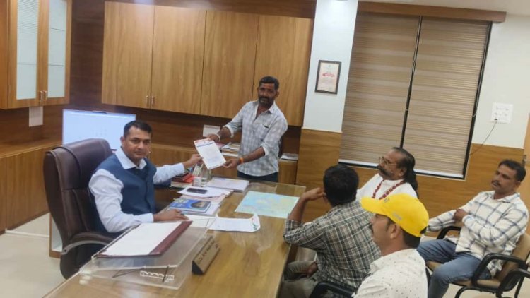 ધારાસભ્ય પબુભા માણેકની ઉપસ્થિતિમાં નાગેશ્વર મંદિરના સંચાલકો દ્વારા કથિત રીતે ઉઘાડી લૂંટ ચલાવવા સામે ચાર ગામના સરપંચો દ્વારા આવેદન