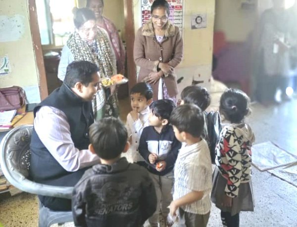 જિલ્લા કલેક્ટર અનિલકુમાર રાણાવસિયાએ ભેંસાણના ચણાકા ગામની આંગણવાડી કેન્દ્રનું નિરીક્ષણ કર્યું