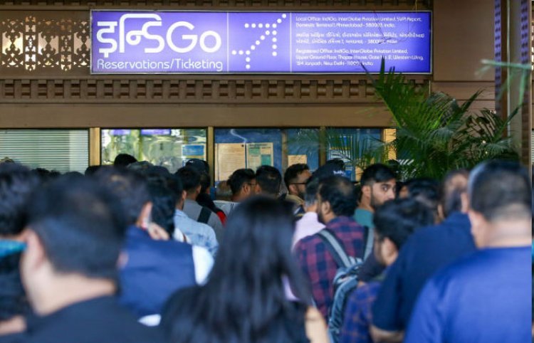 ઈન્ડિગોની ફ્લાઇટ રદ્દ થતાં અનેક મુસાફરો અટવાયા દિલ્હીથી લઈને અમદાવાદ સુધી હોબાળો