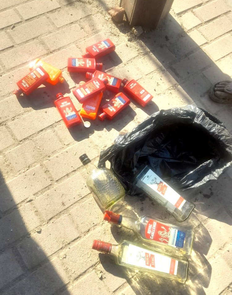 જૂનાગઢમાં તળાવ દરવાજા સ્થિત લેકવ્યુ કોમ્પ્લેક્ષના પાર્કિંગમાંથી વિદેશી દારૂની ખાલી બોટલો મળી