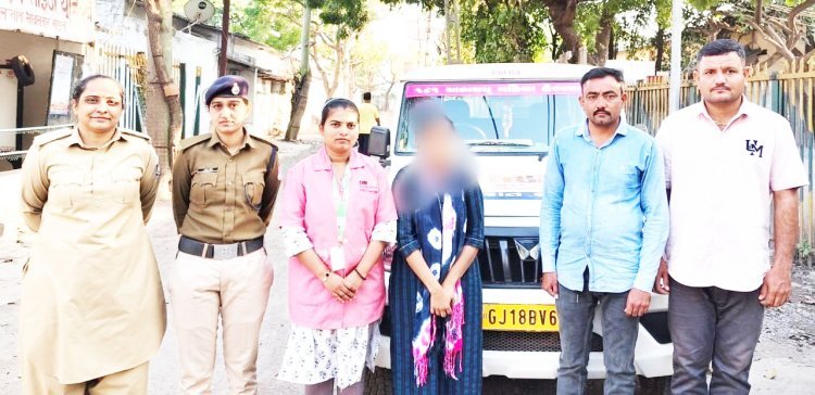 વેરાવળમાં આત્મહત્યા માટે રેલવે ટ્રેક પર પહોંચેલી યુવતીને બચાવી પરિવાર સાથે મિલન કરાવ્યું