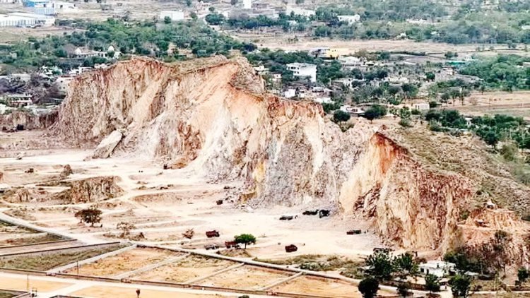 અરાવલી પર્વતમાળા ખનન મામલે સુપ્રિમ કોર્ટનો સ્ટે