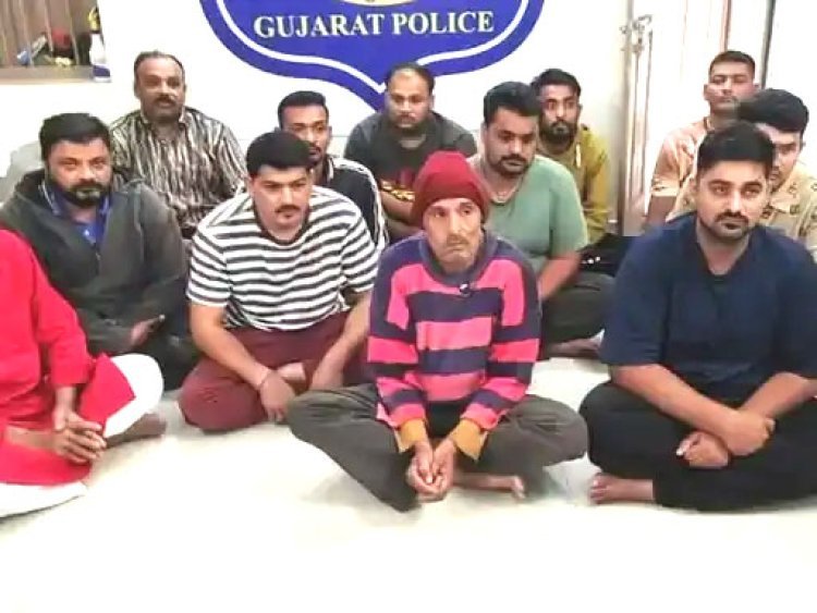 જૂનાગઢ શહેરમાં ઢાલ રોડ પર ચાલતા ગેરકાયદેસર કતલખાના પર પોલીસના દરોડા : ૧ર વિરૂધ્ધ ગુનો દાખલ