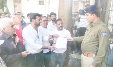 મેંદરડાના સાસણ રોડ પર આવેલી હોટલ પર સબજી ખાટી છે તેમ કહી હોટલ સંચાલકને ધમકાવી બદનામ કરવા પ્રયાસ