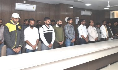 ખંભાળિયામાં શહીદ દિન નિમિત્તે કલેક્ટર કચેરી ખાતે બે મિનિટનું મૌન પાળવામાં આવ્યું