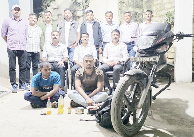 વેરાવળમાં દાગીના સાફ કરવાના બહાને સોનાની છેતરપીંડી આચરતા બે શખ્સોને ઝડપી લેવાયા