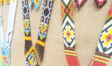 “આર્ત્મનિભર ભારત”ના સંકલ્પને સાકાર કરવા માટે મહિલાઓનું હસ્તકલા થકી આત્મવિશ્વાસી યોગદાન : ગ્રામ્ય મહિલાઓએ સરકારના સહયોગ, તાલીમ, પ્રોત્સાહન સાથે મોતી કામની કલાએ રચી આત્મસર્ભરતાની માળા