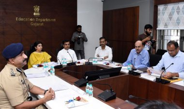આગામી સમયમાં યોજાનારી ધોરણ ૧૦ અને ૧૨ બોર્ડની પરીક્ષાના આયોજન અંગે શિક્ષણ મંત્રી ડૉ. પ્રદ્યુમન વાજાની અધ્યક્ષતામાં સમીક્ષા બેઠક યોજાઈ