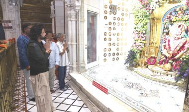 વિશ્વ પ્રસિદ્ધ યાત્રાધામ સાળંગપુર ખાતે પ્રખ્યાત ગાયક કલાકાર હિમેશ રેશમિયાએ શ્રીકષ્ટભંજન દેવના દર્શન કર્યા