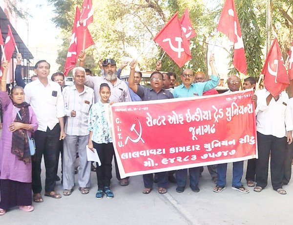 ટ્રેડ યુનિયનો,  સંયુક્ત મંચ ગુજરાત કીસાન સંઘર્ષ સમિતિ દ્વારા રાષ્ટ્ર વ્યાપી હડતાલના સમર્થનમાં સેન્ટર ટ્રેડ યુનિયન સીટુ અને ડાબેરી સંગઠનો દ્વારા કલેકટરને આવેદનપત્ર અપાયું