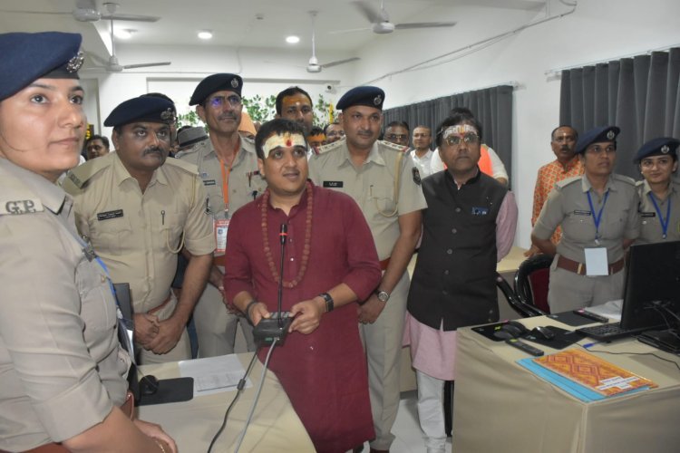 નાયબ મુખ્યમંત્રી હર્ષભાઈ સંઘવીએ ભવનાથ પોલીસ સ્ટેશન ખાતે  ગિરનાર  સીસીટીવી કેમેરાના પ્રોજેક્ટનું લોકાર્પણ કરી નિરીક્ષણ કર્યું