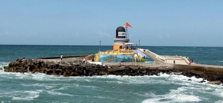 દ્વારકા ક્ષેત્રે સમુદ્રની જળરાશિ વચ્ચે ઘેરાયેલું ઐતિહાસિક શિવાલય શ્રી ભડકેશ્વર મહાદેવ