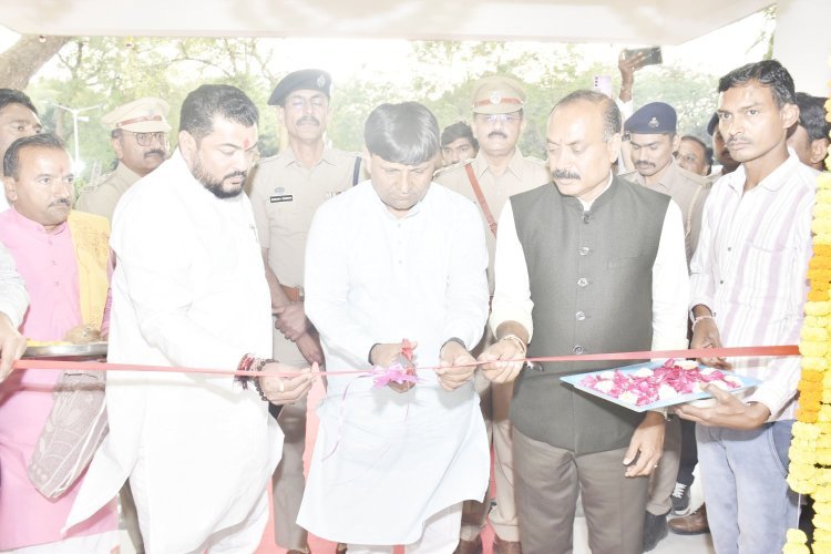 રાજ્યના નાણા અને પોલીસ હાઉસિંગ વિભાગના રાજ્યમંત્રી કમલેશ પટેલે ચોકી સોરઠ ખાતે રૂા.૧૮ કરોડના ખર્ચે પોલીસ તાલીમાર્થીઓ માટે નવનિમિર્ત કર્મવીર કેડેટ ભવનનું લોકાર્પણ કર્યું
