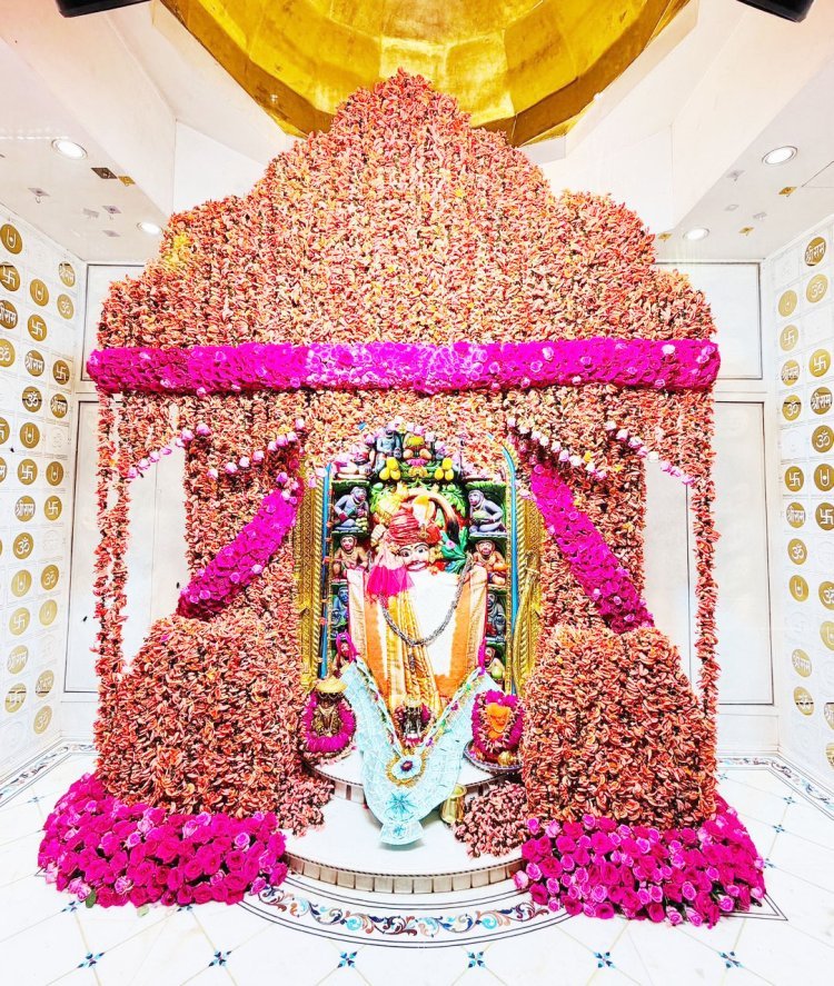 શ્રીકષ્ટભંજનદેવ દાદાને કેસુડાના ફુલનો દિવ્ય શણગાર કરાયો, ધાણી, ખજુર અને ડાળિયાનો અન્નકૂટ ધરાવાયો, હજારો ભક્તોએ દર્શન કર્યા