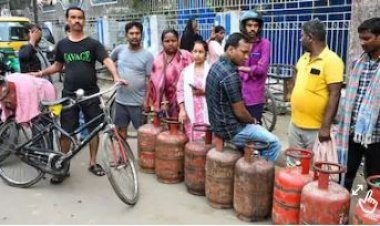 ગેસના બાટલા મળવા મુશ્કેલ થતા ગુજરાતના ખાણીપીણી બજારમાં અફરાતફરીનો માહોલ