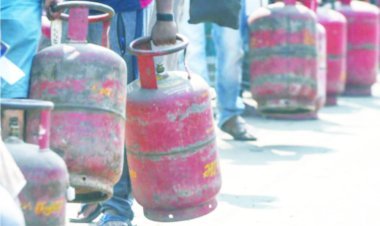 યાત્રાધામ દ્વારકામાં એલ.પી.જી. ગેસની અછત :હોટલ રેસ્ટોરન્ટ કેટરીંગ વ્યવસ્થાને અસર