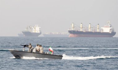 હોર્મુઝ માર્ગ બંધ થતાં પર્શિયન ગલ્ફમાં ૭૦૦ જહાજાે ફસાયા : સમુદ્રમાં ટ્રાફિકજામ