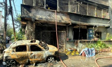 ઈન્દોરમાં આજે સવારે બનેલી કરૂણ ઘટના શોર્ટ સર્કીટ થતાં ૩ માળનું મકાન આગમાં લપેટાઈ ગયું : ઉદ્યોગપતિ સહિત ૮ના મોત