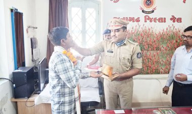 જૂનાગઢ જેલમાં આજીવન કેદની સજા ભોગવતા કેદીને ૧૪ વર્ષ પૂર્ણ થતા જેલમુક્ત : શુભેચ્છા પાઠવાઈ