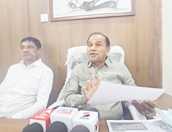 વેરાવળ પાલિકામાં માલ સામાનની ખરીદીમાં રૂા. ૧.૫ કરોડની ગેરરીતિનો કોંગ્રેસે આક્ષેપ કરતા ચકચાર