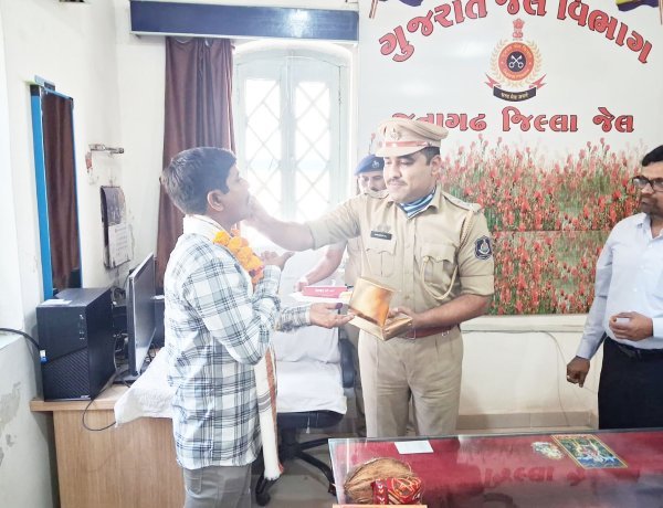 જૂનાગઢ જેલમાં આજીવન કેદની સજા ભોગવતા કેદીને ૧૪ વર્ષ પૂર્ણ થતા જેલમુક્ત : શુભેચ્છા પાઠવાઈ