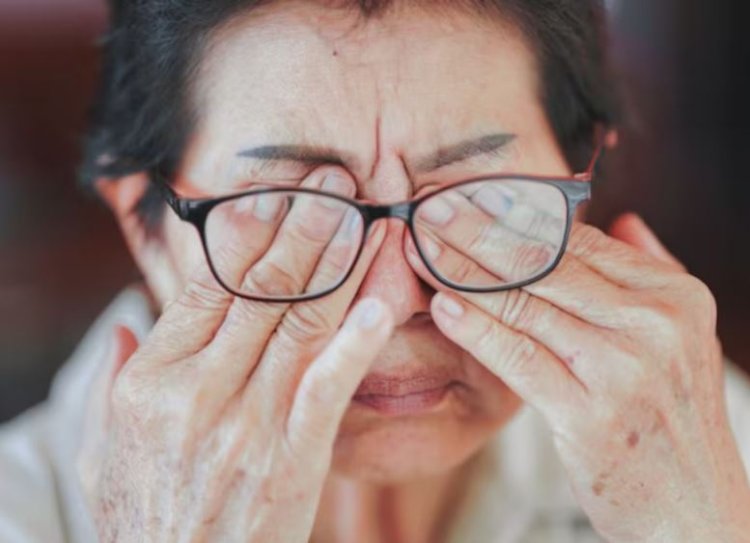 સવારે ઉઠીને તરત જ એકસાથે ૨ થી ૩ ગ્લાસ પાણી પીવું આંખ માટે હાનિકારક સાબિત થઈ શકે: આંખ પર દબાણ વધારે છે, ભવિષ્યમાં જામર રોગ થવાની શક્યતા