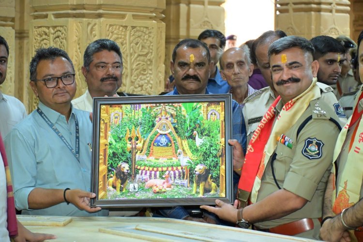 સોમનાથ મહાદેવનાં દર્શન-પૂજન કરી કામગીરીનો શુભારંભ કર્યો અસામાજીક તત્વોને રેન્જ વિસ્તાર છોડી દેવા ડીઆઈજી રાજેન્દ્રસિંહ ચુડાસમાની ચેતવણી