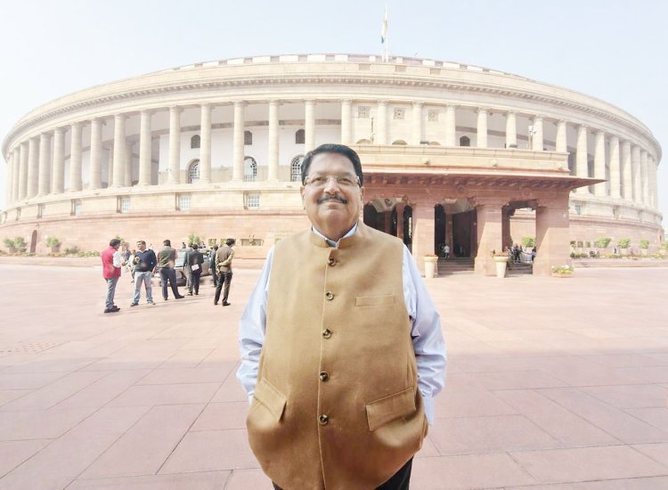 સોલાર પાર્ક અને અલ્ટ્રા મેગા સોલાર પાવર પ્રોજેક્ટ્સ વિકાસ યોજના હેઠળ ૧૨,૧૫૦ મેગાવોટ ક્ષમતા સાથે ગુજરાત પ્રથમ ક્રમે