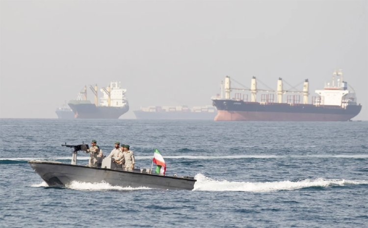 હોર્મુઝ માર્ગ બંધ થતાં પર્શિયન ગલ્ફમાં ૭૦૦ જહાજાે ફસાયા : સમુદ્રમાં ટ્રાફિકજામ