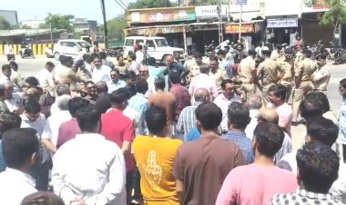 જીઆઈડીસી-રનાં વેપારીઓની એકતાનો વિજય - કોર્પોરેશનનાં પદાધિકારીઓ દોડતા થઈ ગયા : રસ્તા બનાવવાની કામગીરી તત્કાલ હાથ ધરાઈ