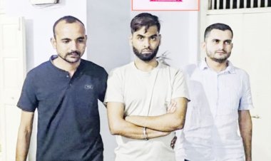 પોરબંદર કંચાર હોટલમાં ટુર પેકેજની લાલચ આપી છેતરપિંડી કરવાના ગુન્હામાં ૪ વર્ષથી વોન્ટેડ શખ્સ ઝડપાયો