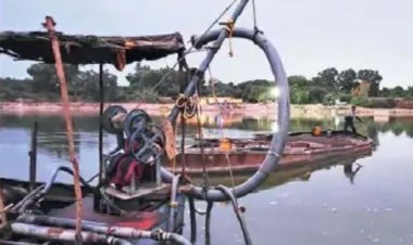 રાજકોટની ફલાઈંગ સ્કવોડનો સપાટો કણજડી નજીક ઓઝત નદીમાં બાર્જ ઉતારી રેતી ચોરી કૌભાંડનો પર્દાફાશ : રૂા. ૧.ર૬ કરોડનો મુદામાલ જપ્ત