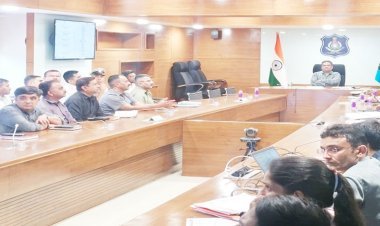 રાજ્યના પોલીસ વડાના અધ્યક્ષસ્થાને ‘સાયબર સેન્ટર ઓફ એક્સેલન્સ’ની સમીક્ષા બેઠક યોજાઈ