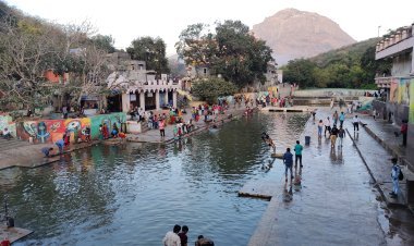 જૂનાગઢનાં દામોદરકુંડ, પ્રાચી તિર્થ ક્ષેત્ર, પાટણ ખાતે ભાવિકો દ્વારા પિતૃ તર્પણ  વિધિનાં યોજાઈ રહેલા કાર્યક્રમો