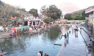 પિતૃ દેવોભવ- જૂનાગઢનાં દામોદરકુુંડ ખાતે ભાવિકો ઉમટી પડયા