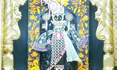 દ્વારકાધીશ જગતમંદિરમાં ઠાકોરજીનાં વિશિષ્ટ પુષ્પ શૃંગાર દર્શન યોજાયા