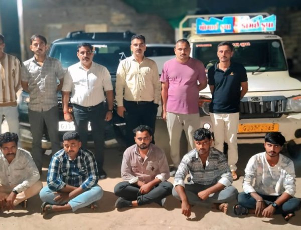 ખંભાળિયા નજીક ટેન્કરોમાંથી ગેરકાયદેસર રીતે ડીઝલ ચોરી કરી, વેચાણ કરતા પાંચ શખ્સો ઝડપાયા, રૂ. 21.88 લાખનો મુદ્દામાલ કબજે