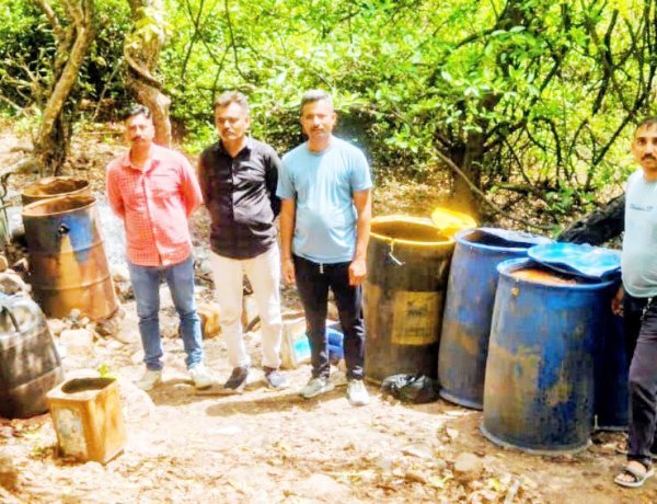 બરડા ડુંગરમા અજમાપાટનેશથી દુર પાણીની જરમાં દેશી દારૂની ભઠ્ઠી પકડી પાડતી રાણાવાવ પોલીસ