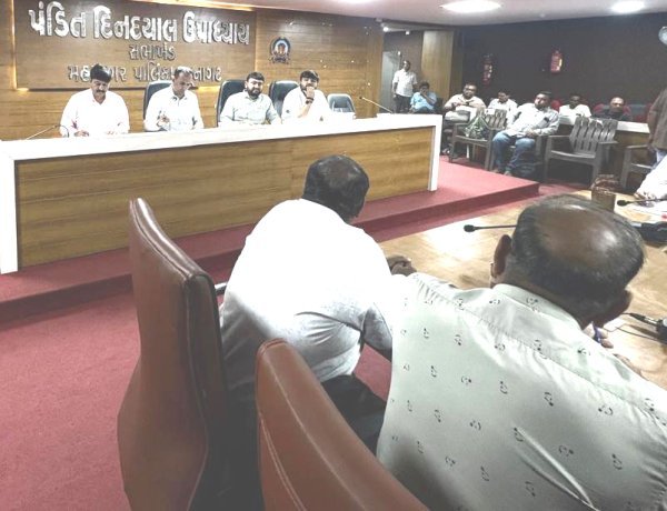 સ્ટેન્ડીંગ કમીટીનાં ચેરમેનની ગેરહાજરીમાં જૂનાગઢ મનપાનું જનરલ બોર્ડ મળ્યું : વિવિધ પ્રશ્ને વિપક્ષનું આક્રમક વલણ