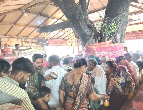 પ્રાચી તીર્થમાં દેવ પિતૃકાર્ય અમાસ નિમિત્તે હજારો શ્રદ્ધાળુઓ ઉમટ્યા, પિતૃ તર્પણ, પૂજા અર્ચના કરવા ભારે ઘસારો જાેવા મળ્યો